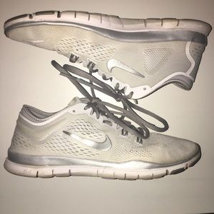✨price drop✨ Nike Free 5.0